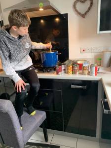 94033005_905396176553377_5814203606345187328_n